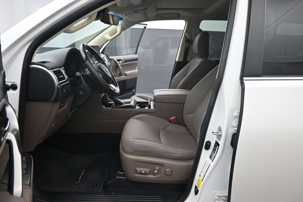 Used 2023 Lexus GX 460 Premium w/ Premium Package AWD/4WD image 5