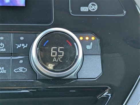 Used 2024 Toyota Highlander XLE image 24