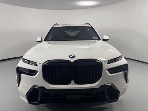 Used 2026 BMW X7 xDrive40i w/ M Sport Package AWD/4WD image 3