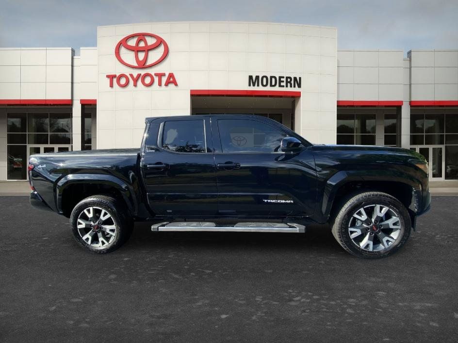 Certified 2025 Toyota Tacoma SR5 AWD/4WD image 4