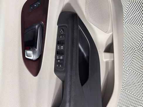 Used 2020 Chrysler Pacifica Limited FWD image 11