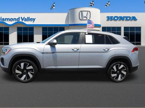 Used 2025 Volkswagen Atlas Cross Sport SE FWD image 7