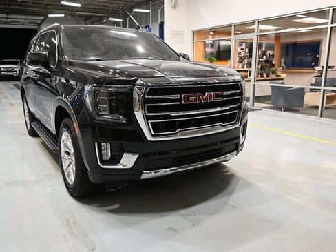 Used 2021 GMC Yukon SLT w/ SLT Luxury Plus Package image 3