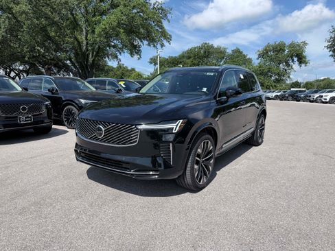 Certified 2026 Volvo XC90 B6 Plus AWD/4WD image 2