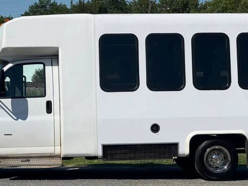 Used 2023 GMC Savana 3500 w/ Shuttle Bus Package RWD image 2