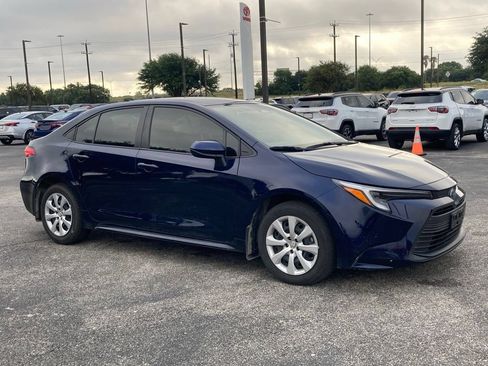 Used 2025 Toyota Corolla LE FWD image 3