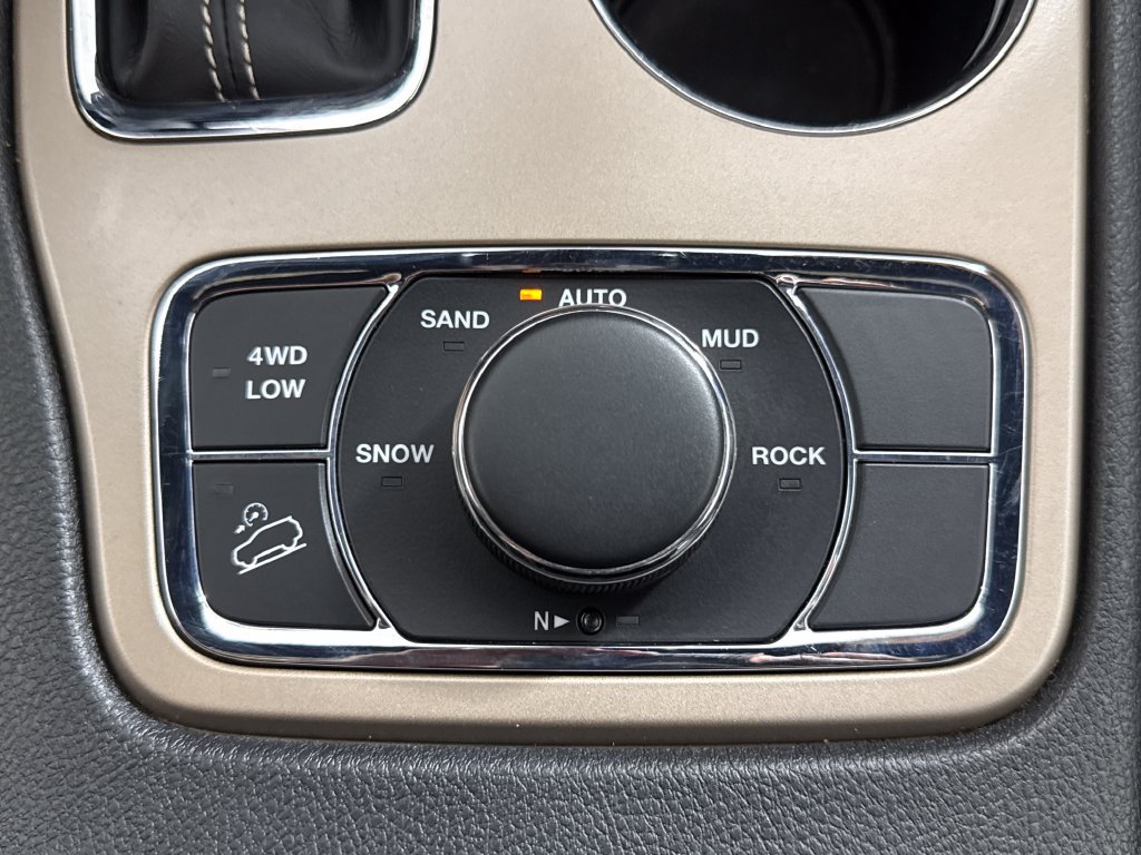 Used 2017 Jeep Grand Cherokee Limited AWD/4WD image 23