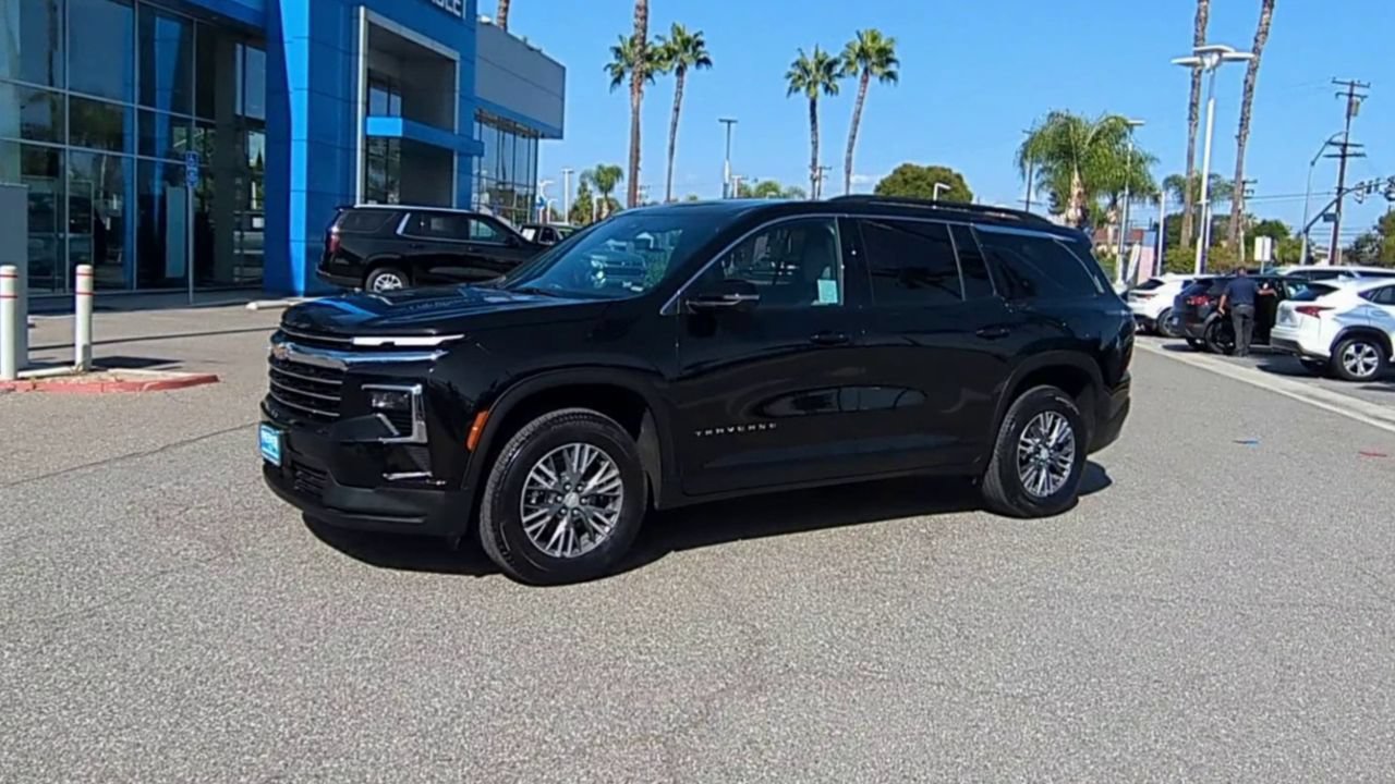 Used 2026 Chevrolet Traverse LT w/ Driver Confidence Package FWD image 4