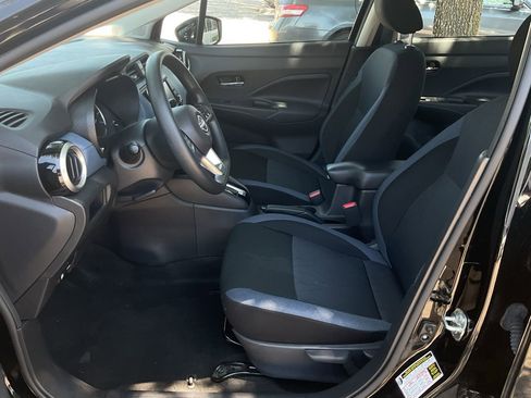 Used 2025 Nissan Versa SV FWD image 9