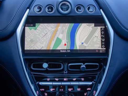 Used 2022 Aston Martin DBX AWD/4WD image 17