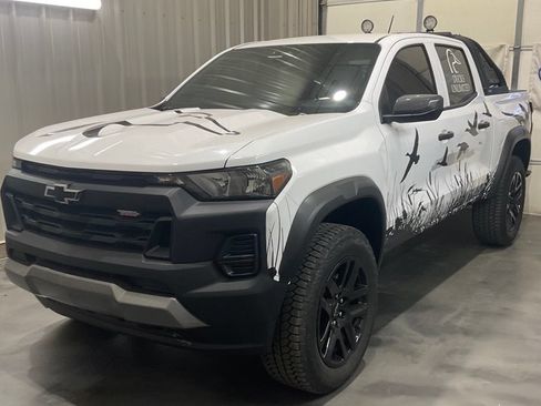 Used 2025 Chevrolet Colorado Trail Boss AWD/4WD image 4