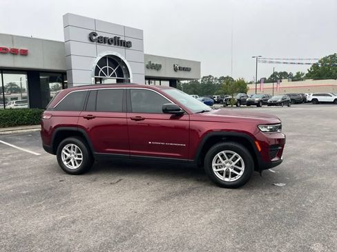 Used 2024 Jeep Grand Cherokee Laredo X AWD/4WD image 2