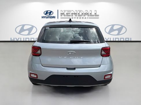 Used 2022 Hyundai Venue SE w/ Cargo Package FWD image 5
