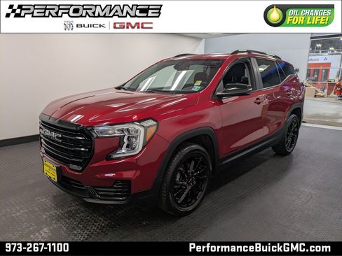 Used 2023 GMC Terrain SLE w/ Driver Convenience Package image 1