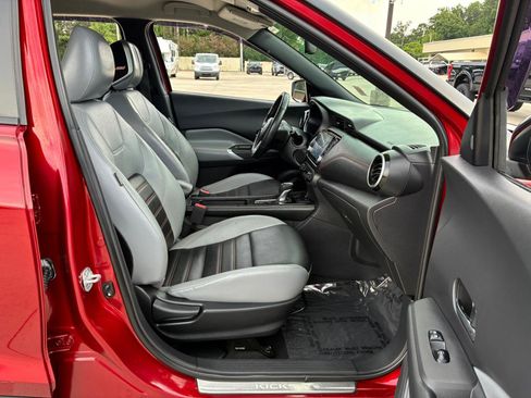 Used 2021 Nissan Kicks SR w/ SR Premium Package FWD image 14