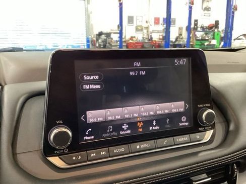 Used 2021 Nissan Rogue SV w/ Premium Package image 12