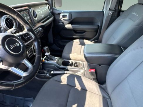 Used 2018 Jeep Wrangler Unlimited Sahara AWD/4WD image 18