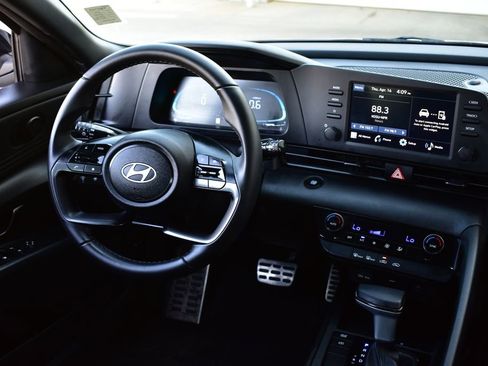 Used 2025 Hyundai Elantra Sport FWD image 25