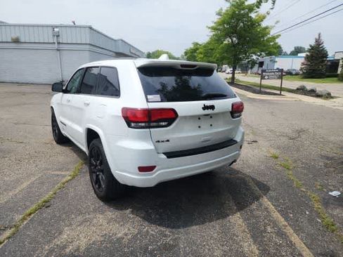 Certified 2018 Jeep Grand Cherokee Altitude AWD/4WD image 19