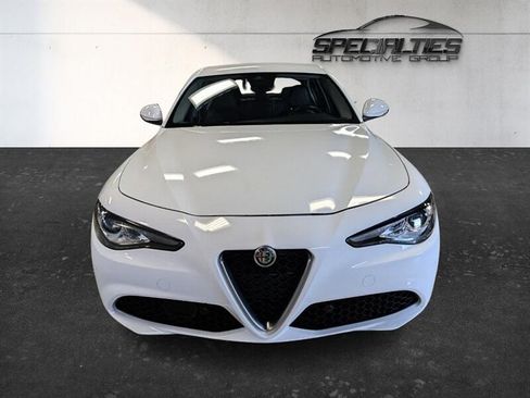 Used 2020 Alfa Romeo Giulia Ti w/ Active Blind Spot Package AWD/4WD image 6