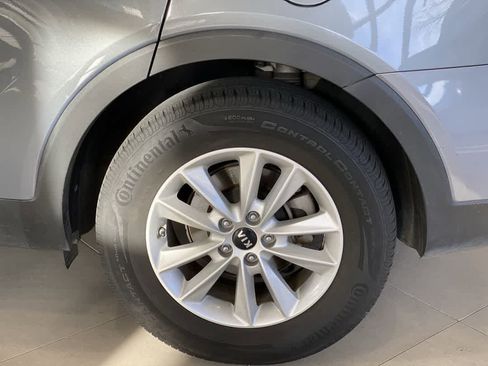 Used 2020 Kia Sorento LX image 13