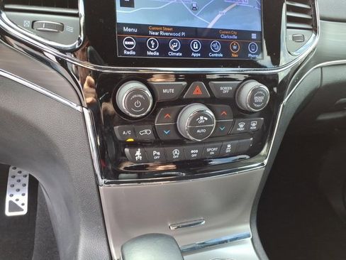 Used 2019 Jeep Grand Cherokee Limited image 11