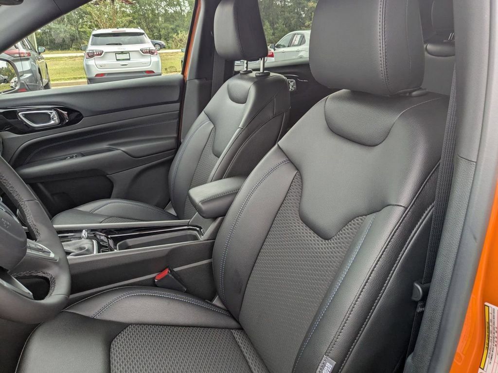 New 2026 Jeep Compass Latitude AWD/4WD image 15