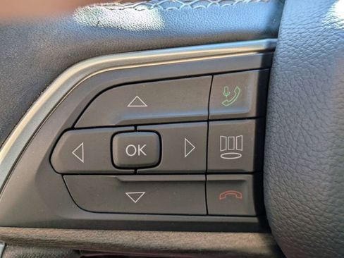 Used 2023 Jeep Grand Cherokee Limited w/ Black Appearance Package image 23