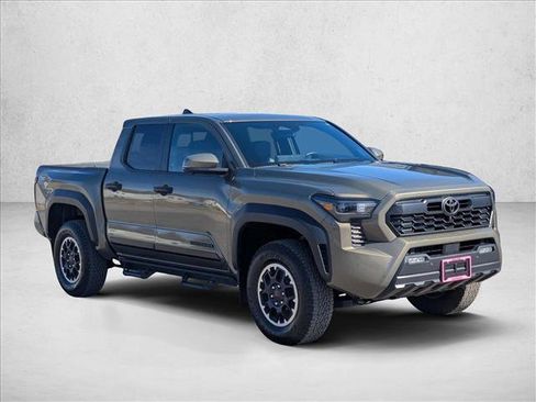 Used 2024 Toyota Tacoma TRD Off-Road w/ TRD Off Road Premium Package image 3