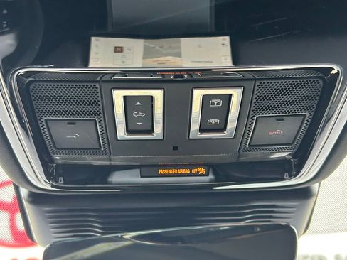 Used 2025 Land Rover Range Rover Velar S AWD/4WD image 18