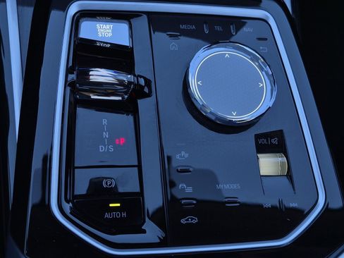 Certified 2024 BMW 760i xDrive image 18