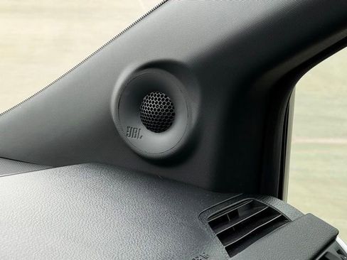 Used 2025 Toyota Sienna Limited image 47