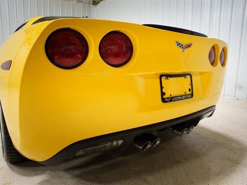 Used 2005 Chevrolet Corvette Coupe w/ Preferred Equipment Group RWD image 7