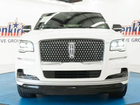 Used 2022 Lincoln Navigator Reserve AWD/4WD image 38