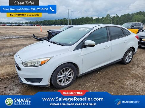 Used 2015 Ford Focus SE FWD image 1