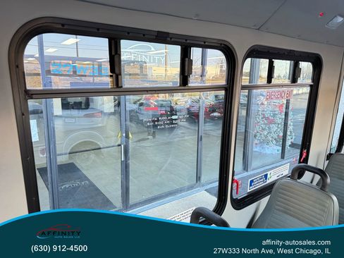 Used 2016 Ford E-350 and Econoline 350 Super Duty image 19