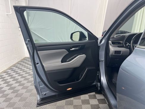 Used 2022 Toyota Highlander XLE image 20