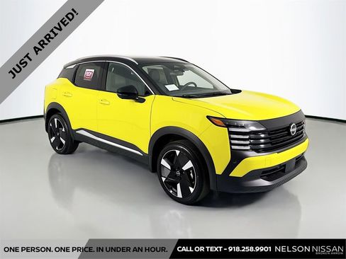 Certified 2025 Nissan Kicks SR image 3