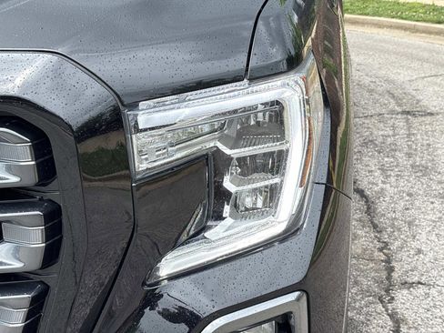 Used 2021 GMC Sierra 1500 AT4 w/ AT4 Preferred Package AWD/4WD image 12
