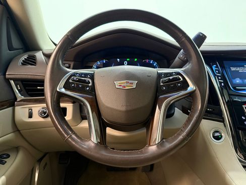 Used 2017 Cadillac Escalade Luxury image 24