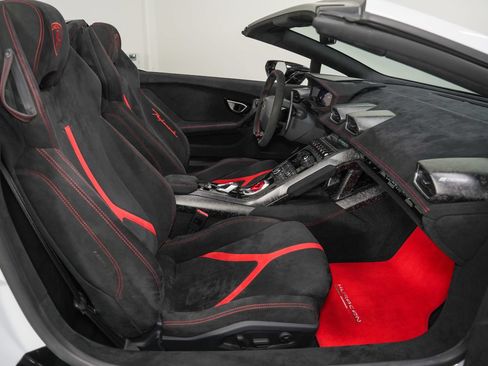 Used 2018 Lamborghini Huracan Performante AWD/4WD image 25