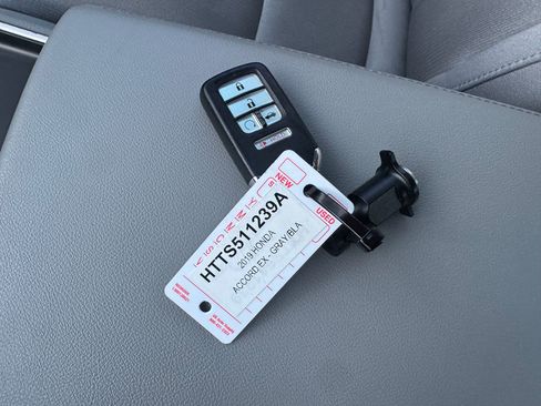 Used 2019 Honda Accord EX image 30