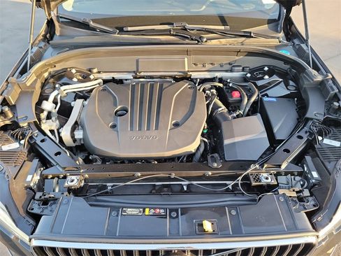 Used 2023 Volvo XC60 B5 Plus image 22