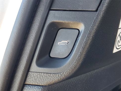 Used 2020 Toyota Sequoia Platinum image 10