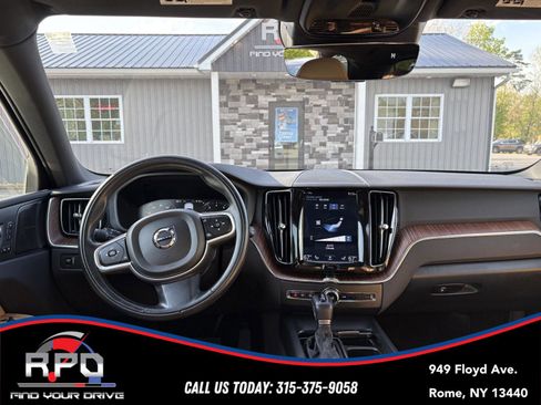 Used 2019 Volvo XC60 T6 Momentum AWD/4WD image 13