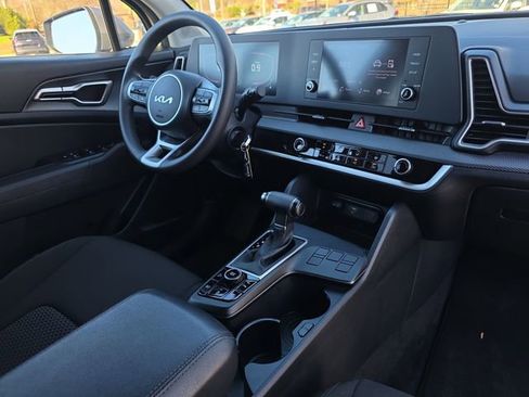 Used 2024 Kia Sportage LX image 18