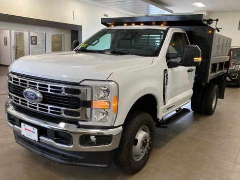 Certified 2023 Ford F350 4x4 Regular Cab DRW Super Duty image 4