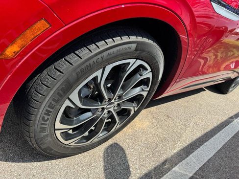Used 2025 Lincoln Nautilus Reserve AWD/4WD image 4