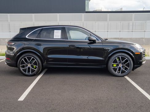 Certified 2025 Porsche Cayenne E-Hybrid AWD/4WD image 8