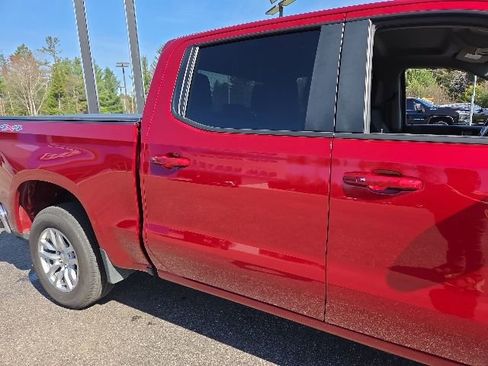Used 2021 Chevrolet Silverado 1500 LT AWD/4WD image 11